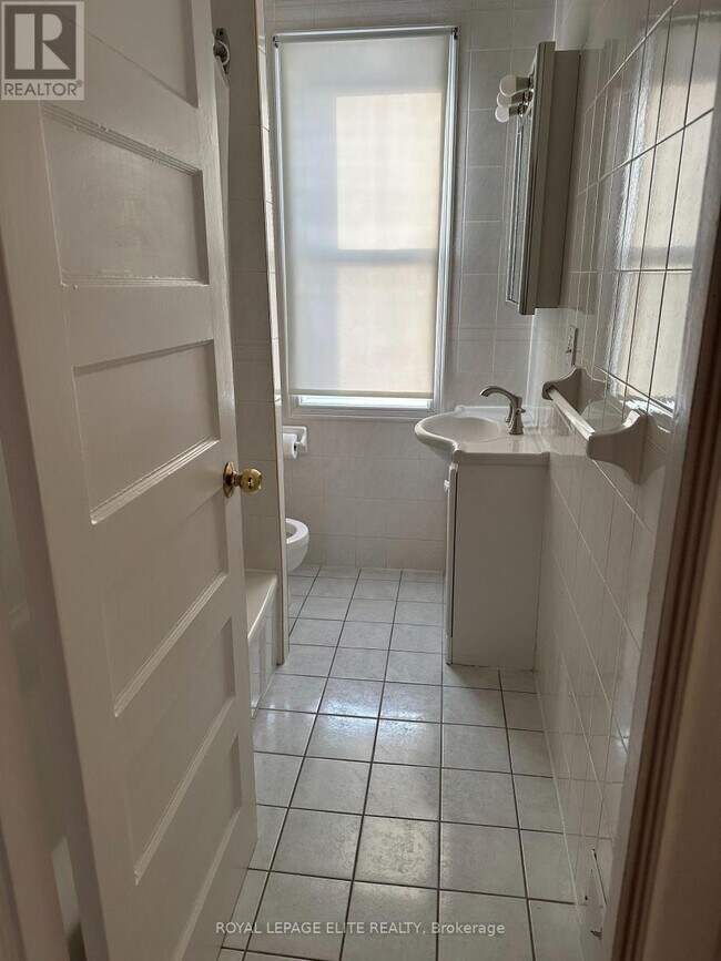 Photo - 176 Westmount Ave