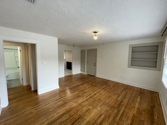 Photo - Recently Renovated 2 Bedroom Apartment in Duckpond
