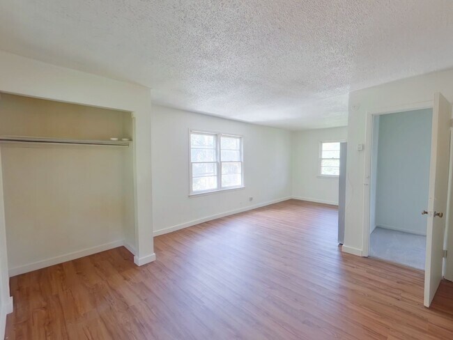 Photo - 2811 W 3rd St N