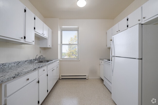 1BR, 1BA - 600SF - Kitchen