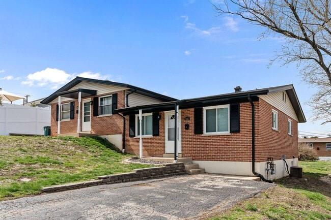 Building Photo - Stunning Brick Duplex with private partially finished basement in Kirkwood
