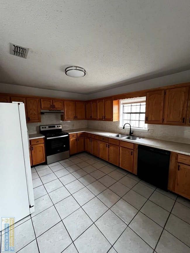 Photo - 1547 Guadalajara Ave