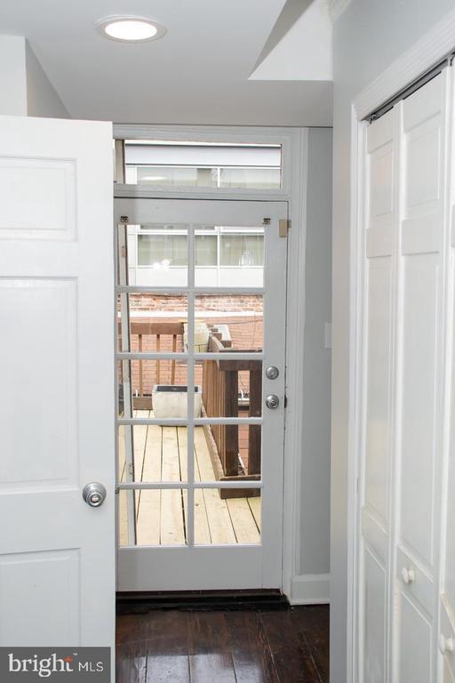 Photo - 8 E Henrietta St