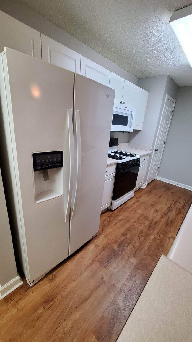 Kitchen - 121 McKenna Cir Unit 121