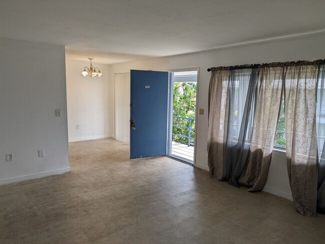 Photo - 140 Minna Ln