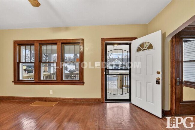 Photo - 2041 Loxley Rd