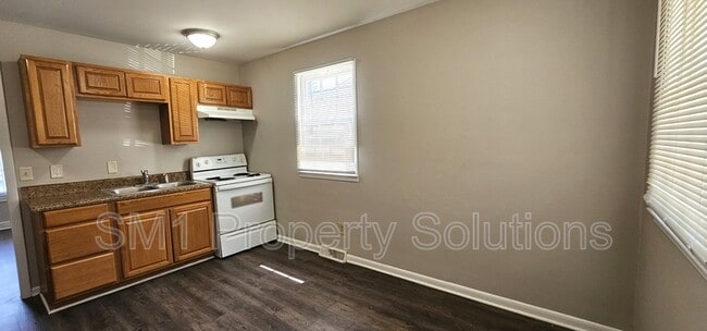 Photo - 1529 Earl Dr