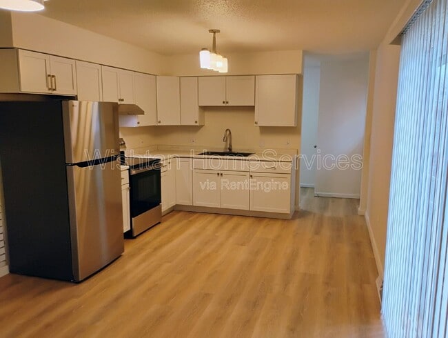 Building Photo - 22 N 17th Ave