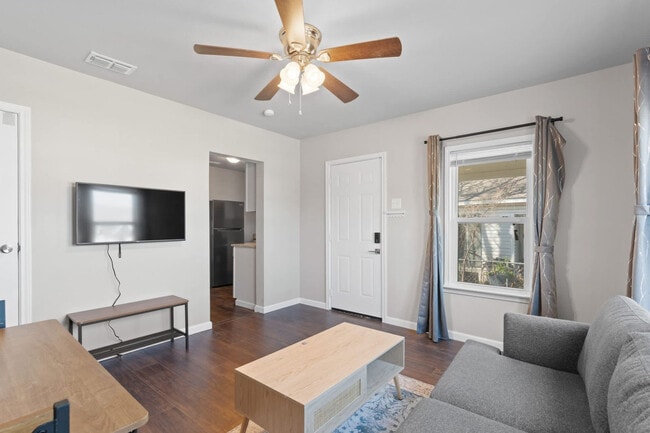 Photo - 1004 E Powell Ave Unidad ID1357999P