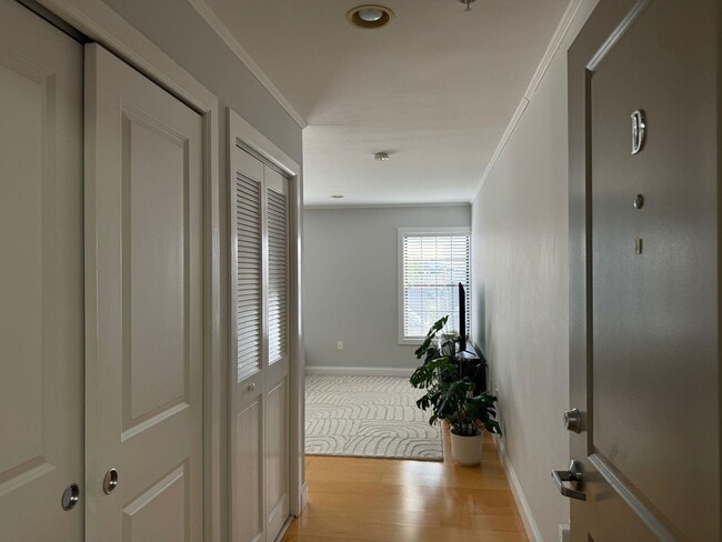 Building Photo - 125 70th St Unit 4D