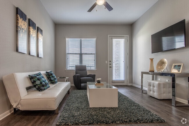 1 BR, 1 BA - 719 SF - A1