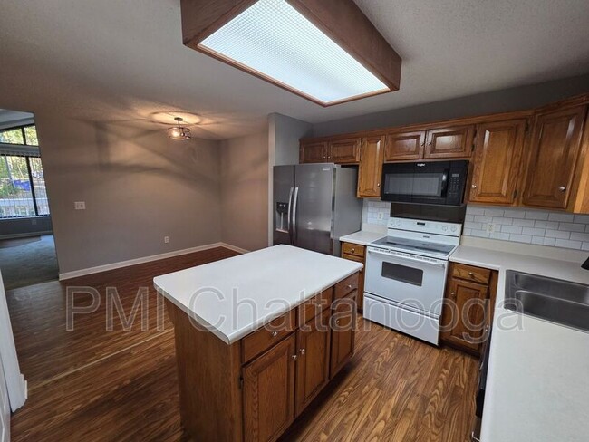 Photo - 3719 Crestview Pl