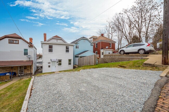 Photo - Gorgeous 4 bedroom home in Carrick available May 1!