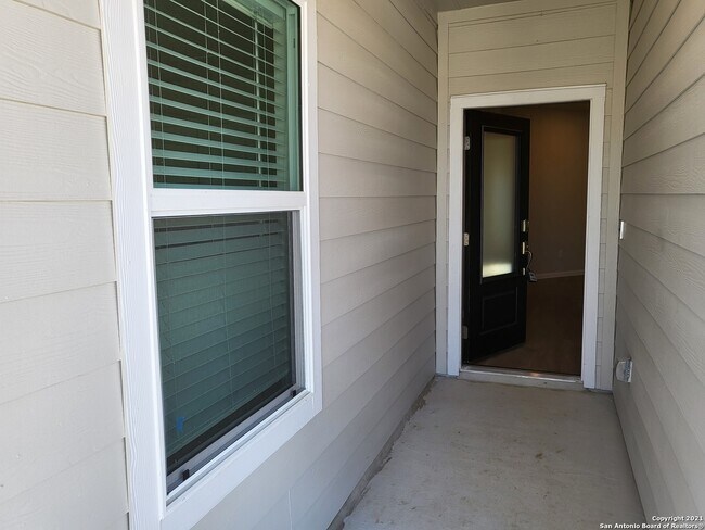 Photo - 2814 Calandra Lark