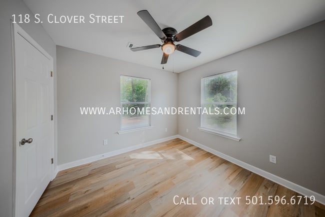 Photo - 118 S Clover St