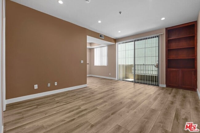 Building Photo - 10275 Missouri Ave Unit 105 Rental