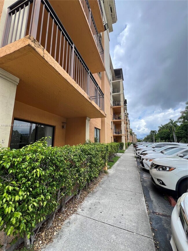 Photo - 9300 Fontainebleau Blvd Unidad E101