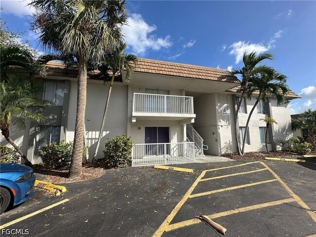 Building Photo - 1830 Maravilla Ave Unit 309