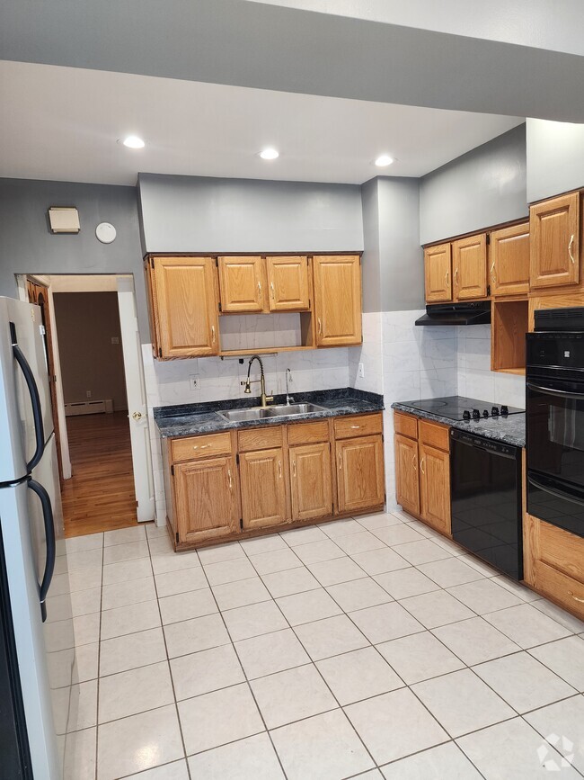 Building Photo - 5505 Beacon St Rental