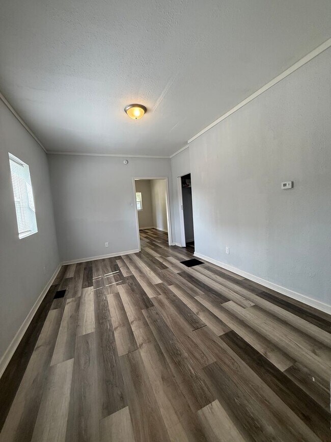 Photo - 2015 W Miller St