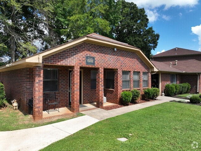 Photo - Summer Courtyard Apartments