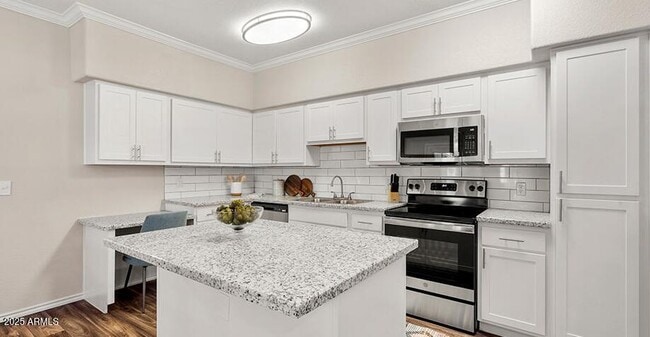 Photo - 1802 W Maryland Ave Unit 2