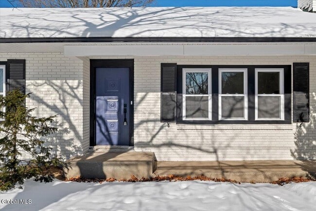 Photo - 257 W Circular St