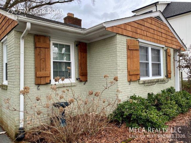 Photo - 2909 Manor Rd