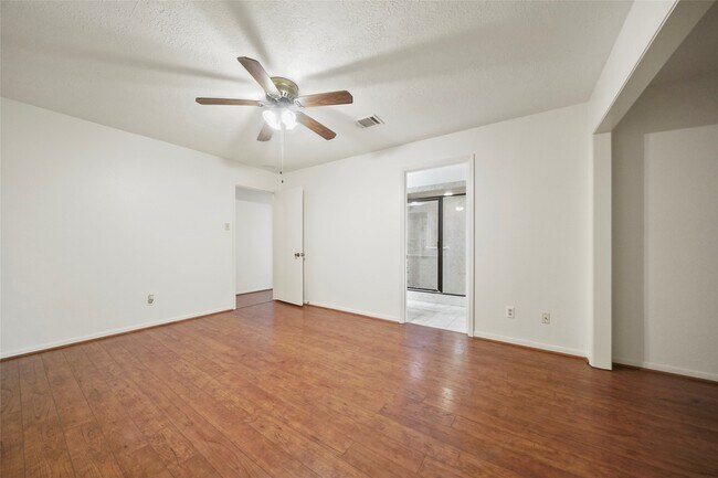 Photo - 523 S Rivershire Dr