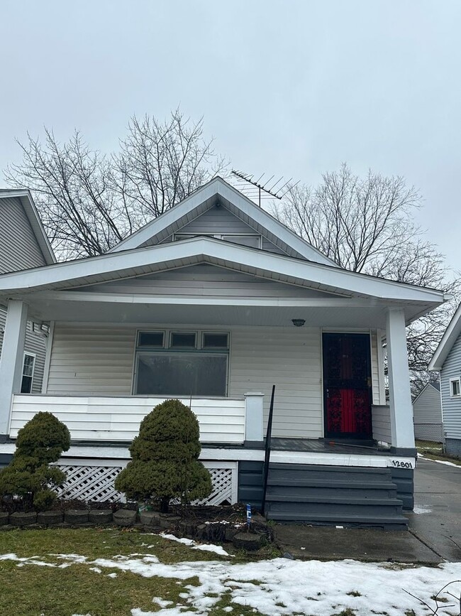 Building Photo - Cleveland East Side Single Cash Pay/Section 8