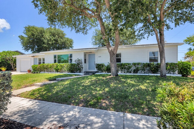Photo - 304 Wellesley Dr