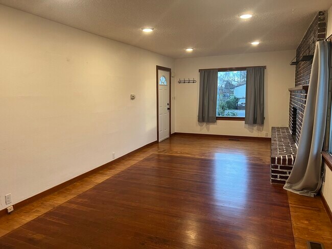 Photo - 929 E 57th St