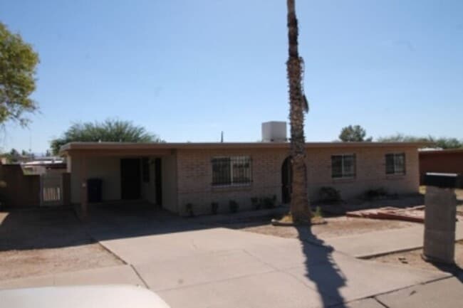 Photo - Spacious 4bd/2ba Featuring Central A/C and Large Private Yard