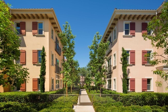 Redwood Place Apartment Homes