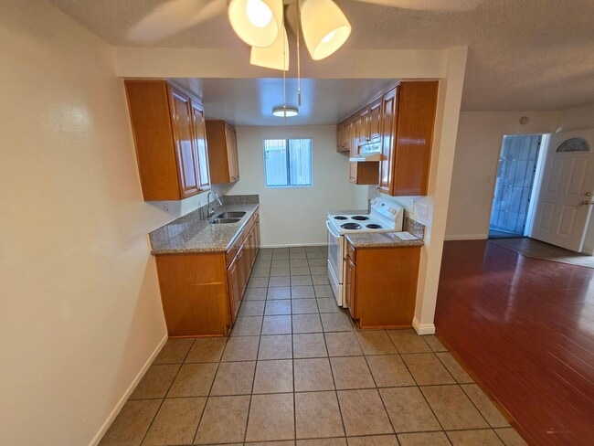 Photo - 2703 E 57th St Unit 4