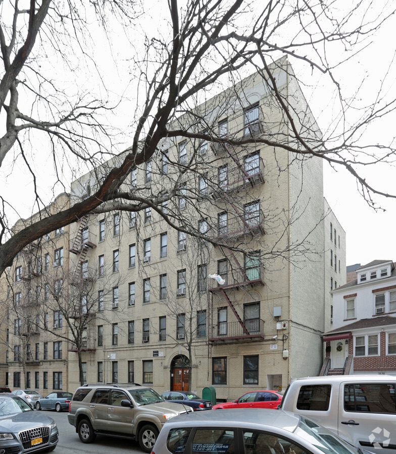 Photo - 3540 Rochambeau Ave