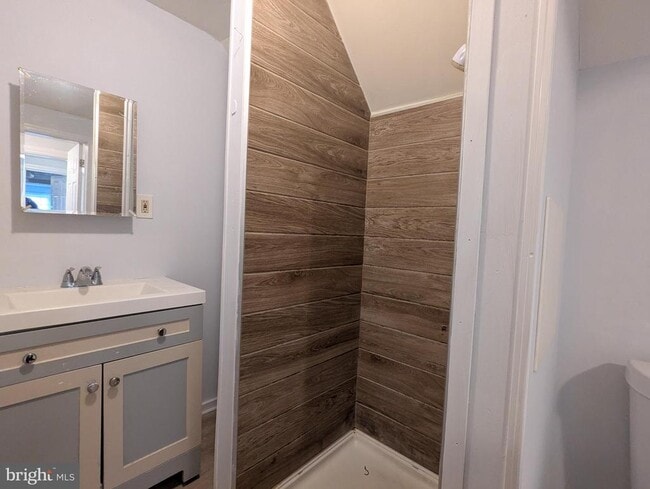 Photo - 384 E Chestnut St