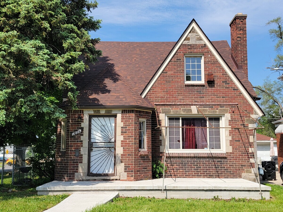 Photo - 16803 Fenmore St