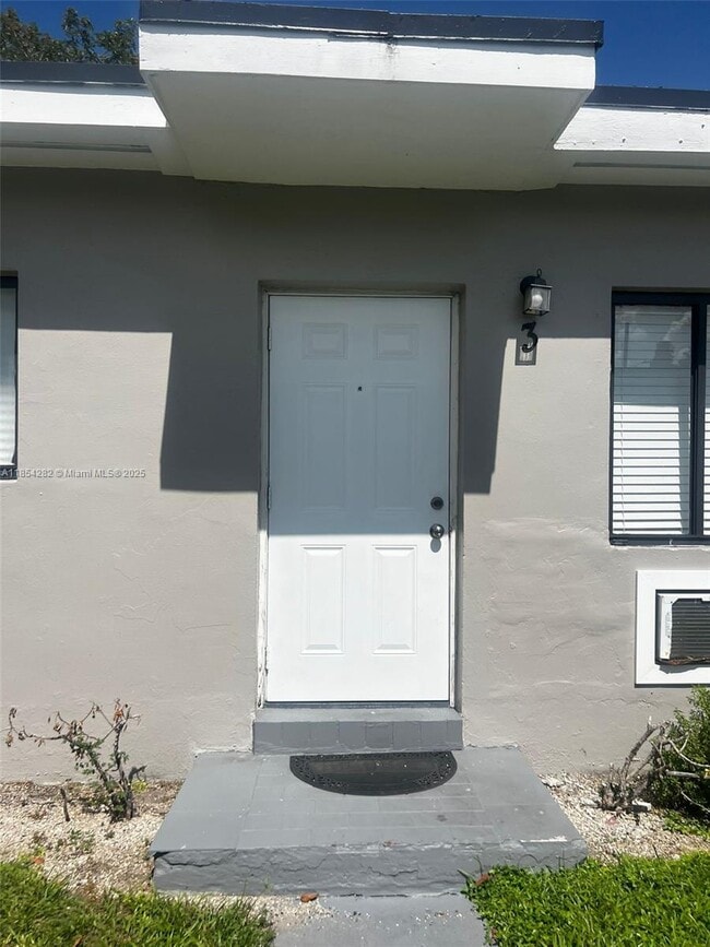 Building Photo - 2081 NW 30th St Unit 3 Rental