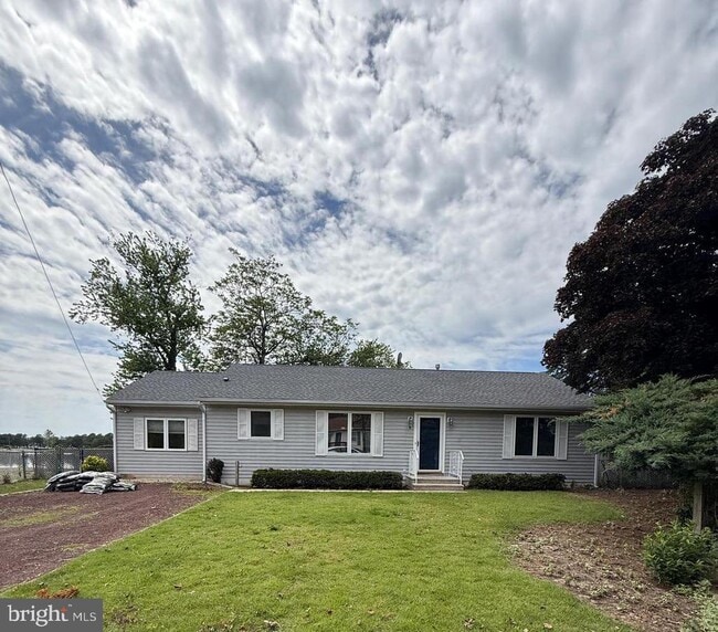 Photo - 9 Piegan Ln