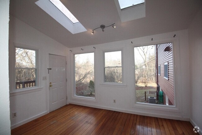 Building Photo - 16 Middlesex St Unit 11 Rental