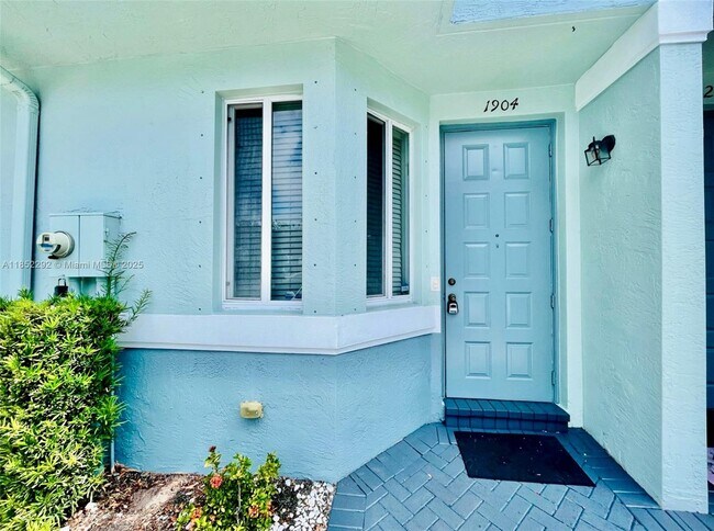 Building Photo - 1904 Alamanda Way Unit 1904 Rental