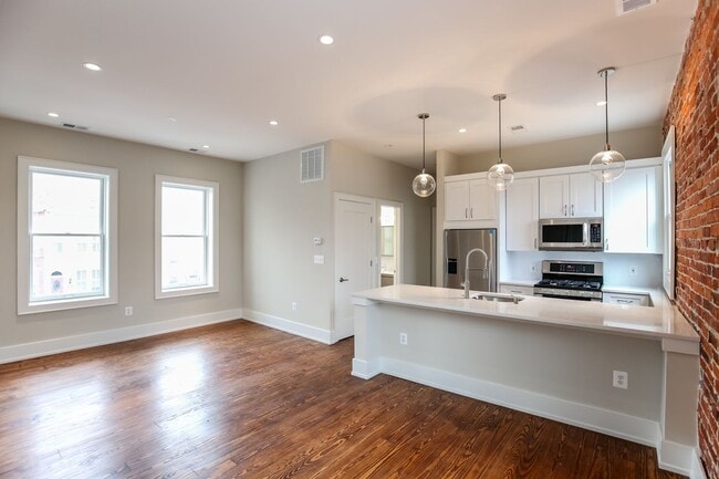 Building Photo - 505 13th St SE Unit 2 Rental