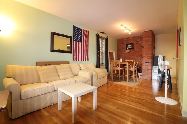 Building Photo - 96 Gainsborough St Rental