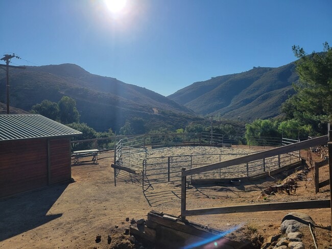 Building Photo - 2029 Willow Glen Rd