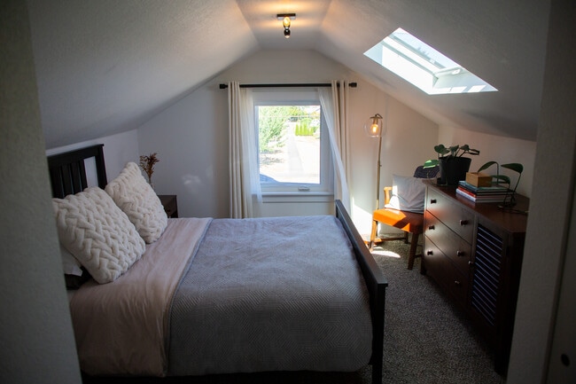 Photo - 1682 S 40th St