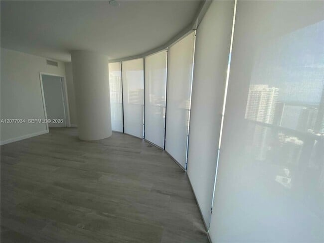45 SW 9th St Unit 3703