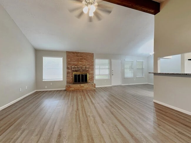 Photo - 16515 Cairngorm Dr House