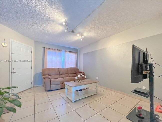 Photo - 3672 SW 59th Ave Unidad 7