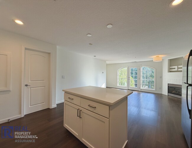 Photo - 22582 SW Main St